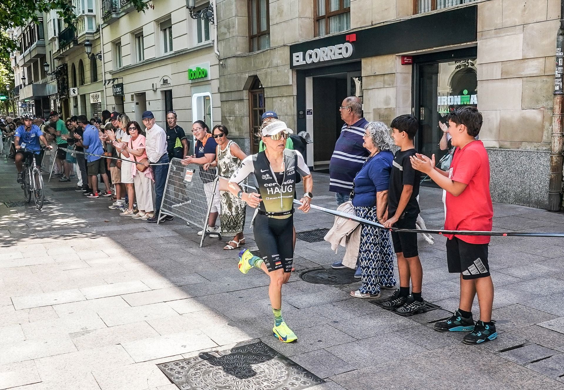 Las imágenes del Ironman de Vitoria 2025