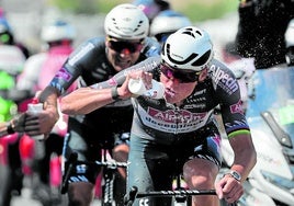 Van der Poel, primero junto a Rickaert y después en solitario, fue el gran protagonista de la etapa.