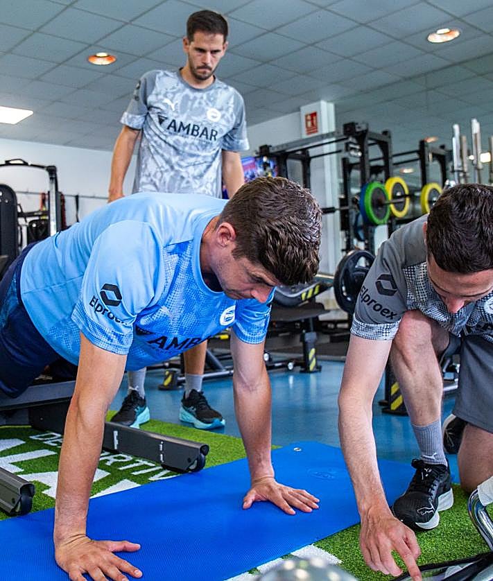 Imagen secundaria 2 - El Alavés ficha al portero Raúl Fernández