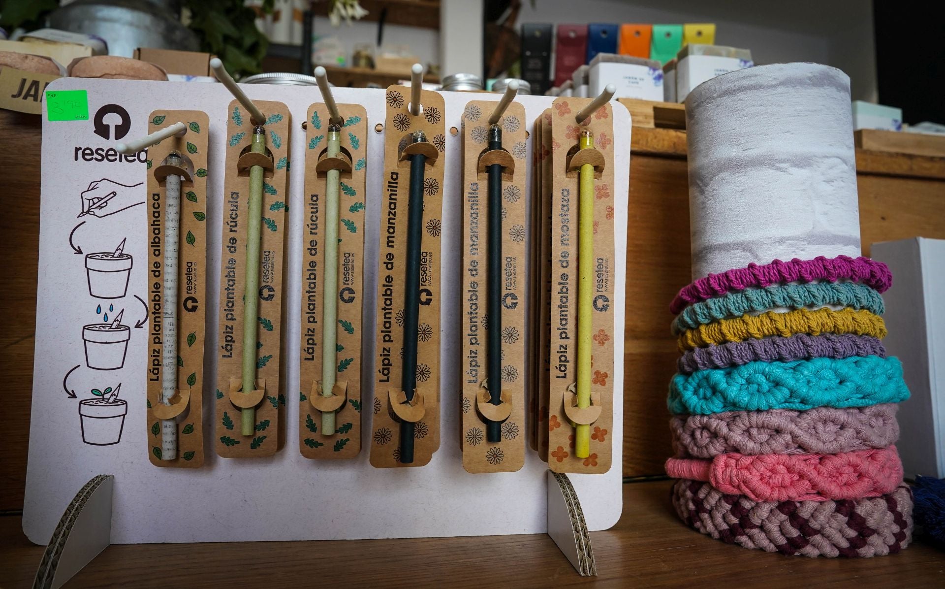 La tienda diferente de Sestao donde compras a granel, aprendes a pintar y Amaia te restaura un mueble