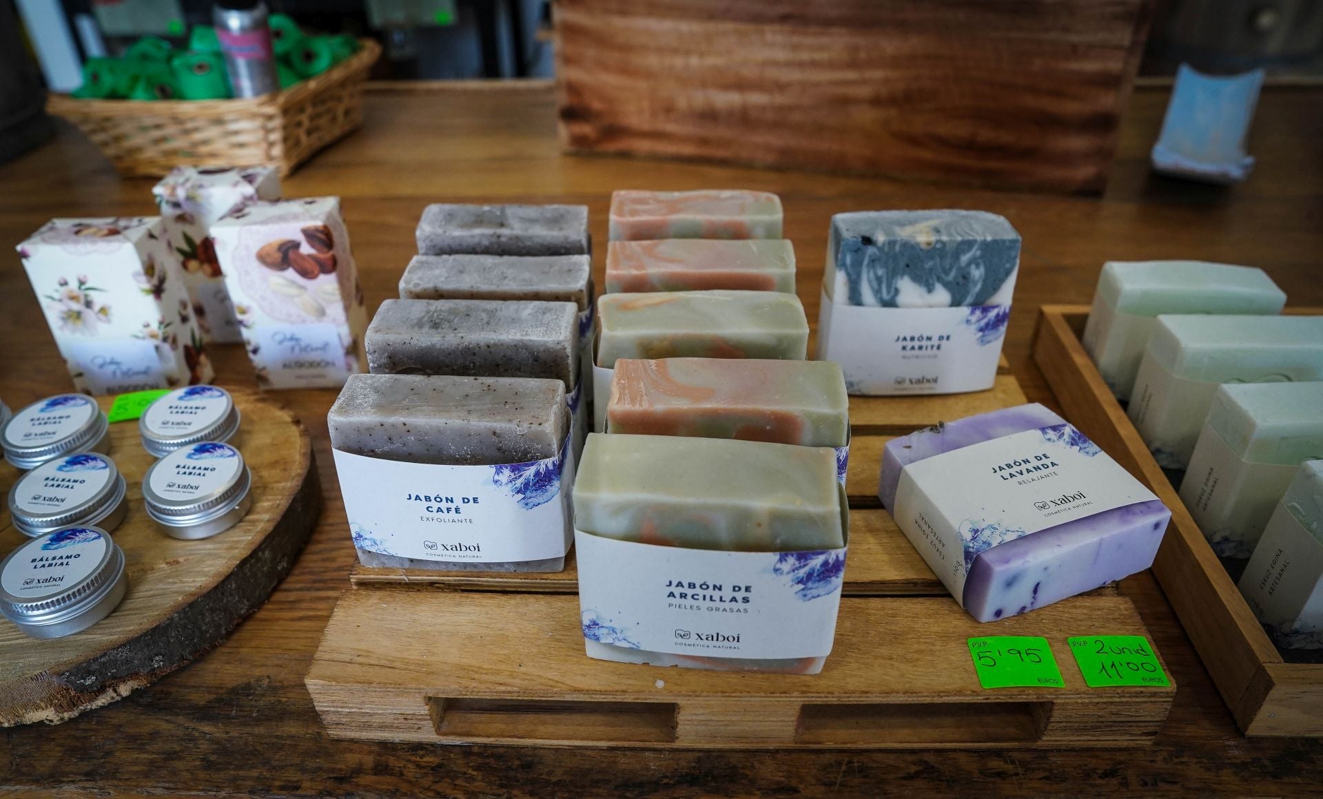 La tienda diferente de Sestao donde compras a granel, aprendes a pintar y Amaia te restaura un mueble