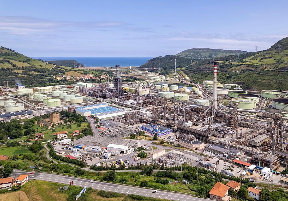 Vista área de la refinería en la que han trabajado 1.200 personas de 40 empresas durante la parada técnica.