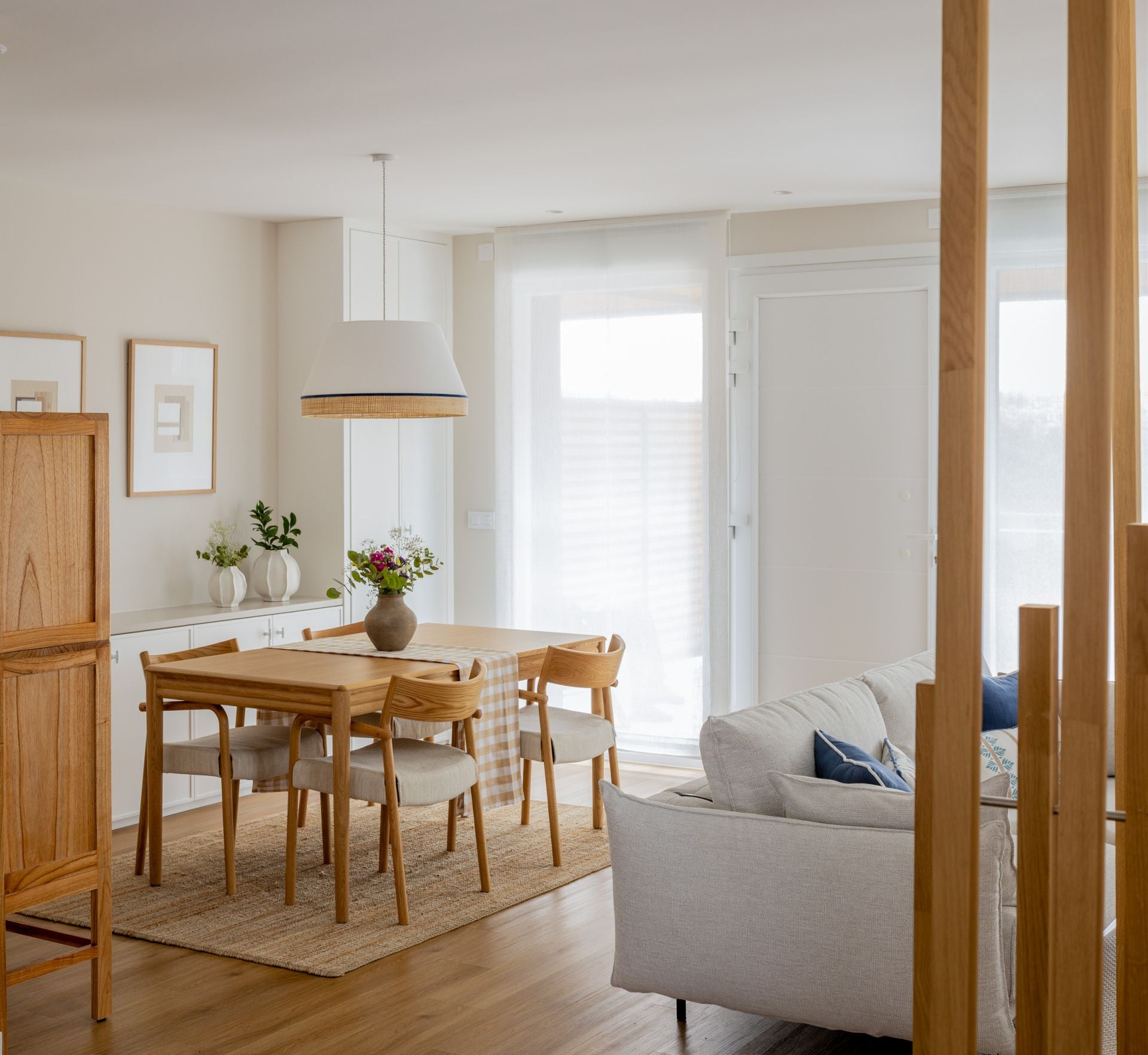 De Bilbao a la costa: un hogar luminoso y marinero en Sopela para una familia con dos hijas adolescentes