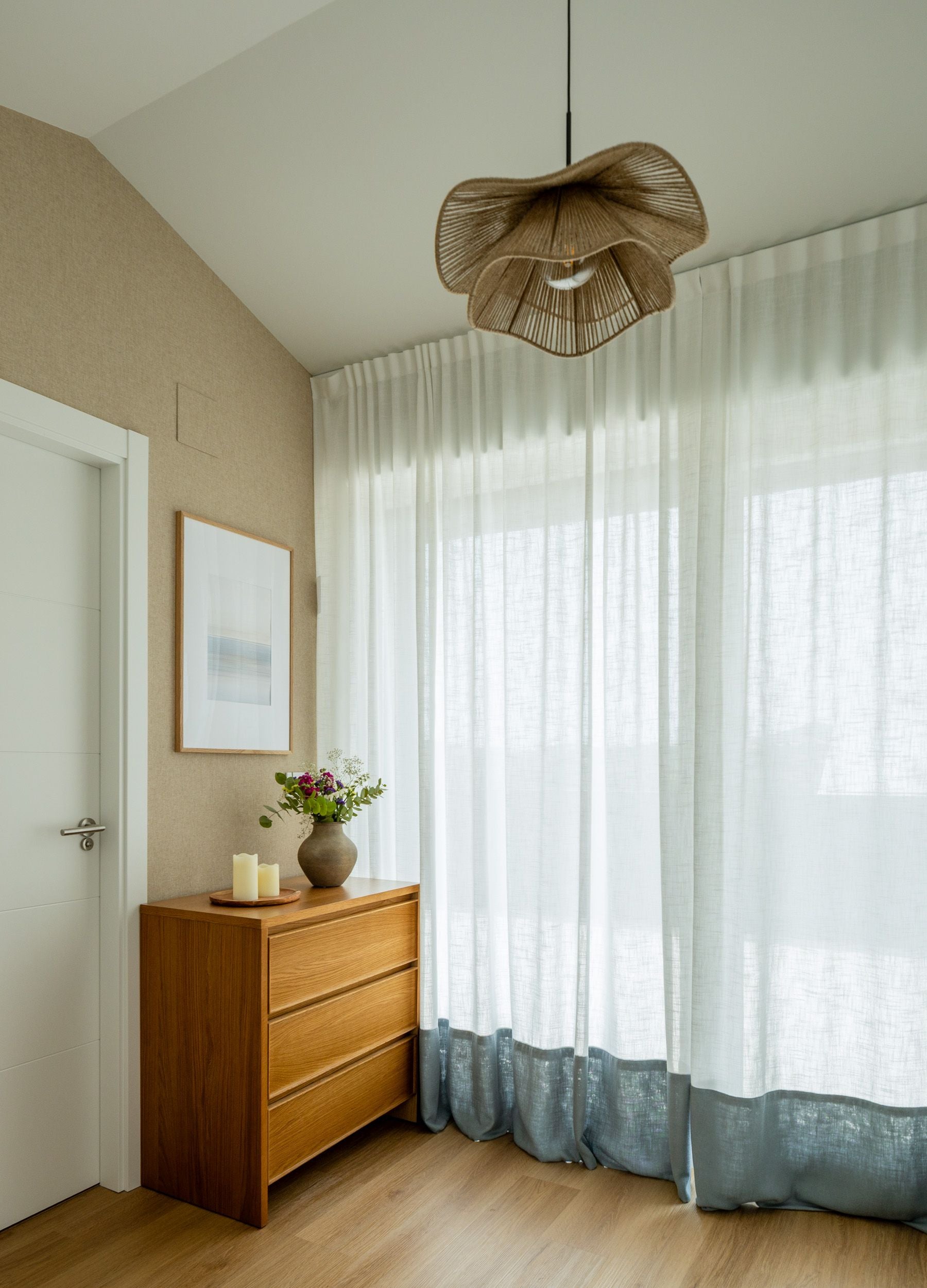 De Bilbao a la costa: un hogar luminoso y marinero en Sopela para una familia con dos hijas adolescentes