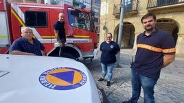 Varios miembros del equipo de Protección Civil de Bermeo, con Jon Ojanguren a la cabeza.