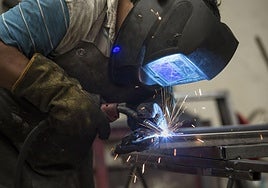 La industria es el sector que más peso relativo ha perdido durante los últimos años en Euskadi.