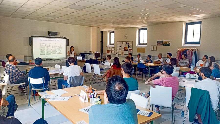 Vecinos y agentes locales quieren generar energía renovable y contribuir a mejorar el medio ambiente.