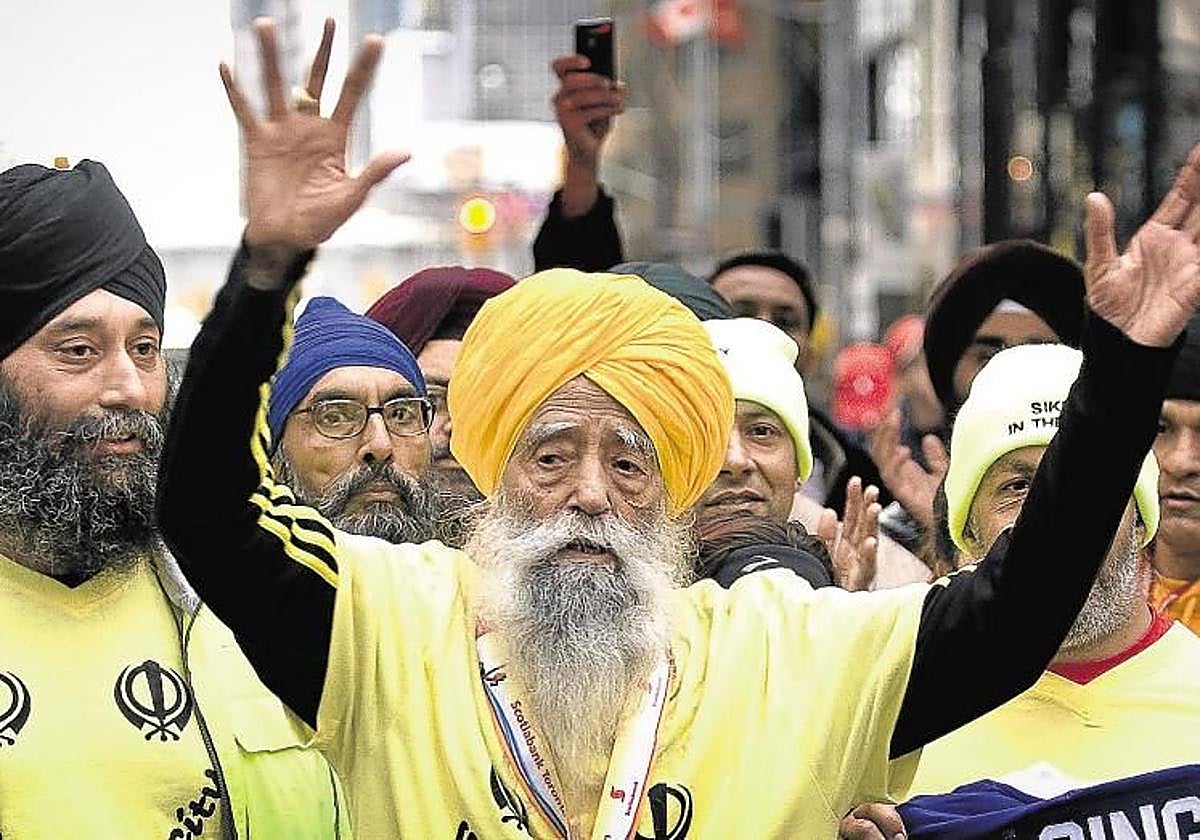 Muere Fauja Singh a los 114 años, el maratoniano más longevo del mundo, atropellado por un coche que se dio a la fuga