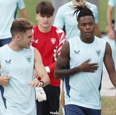 Nico Williams y Robert Navarro, esta mañana en Lezama.