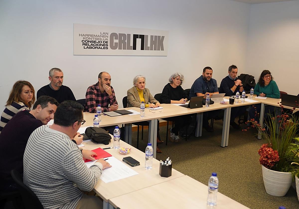 La primera reunión para negociar el SMI vasco, que fracasó a comienzos de año por el rechazo de la patronal.