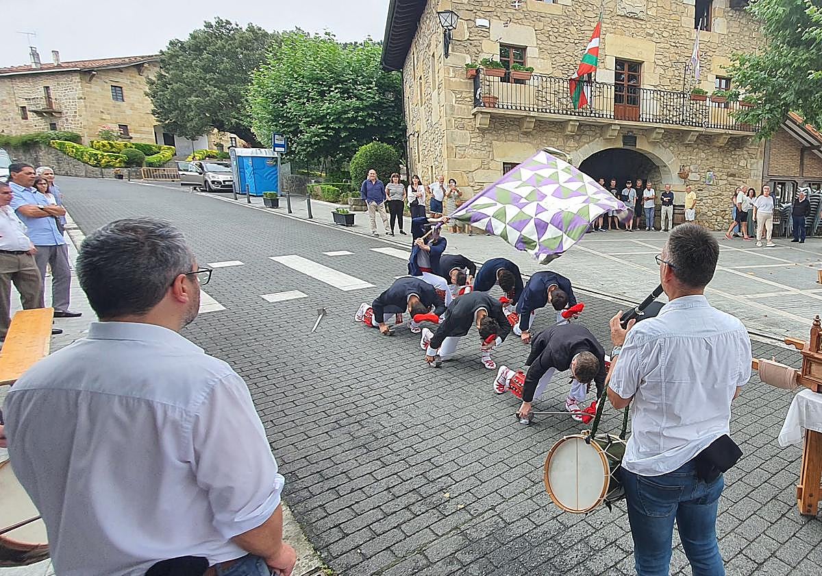 Garai celebra sus fiestas patronales con música, danzas y comidas populares
