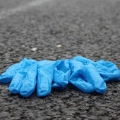 Condenan a un empresario bilbaíno por estafar más de 50.000 euros en guantes desechables durante la pandemia