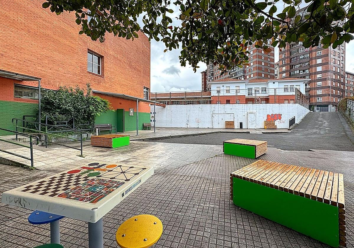 En el centro Ignacio Aldekoa se renovará el pavimento del patio de infantil.