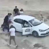 La pedida de mano más macabra: un hombre finge ser tiroteado para declararse a su novia