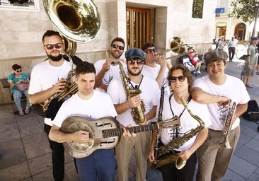 La banda de jazz que anima Vitoria con EL CORREO
