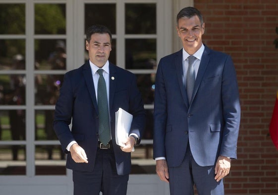 El lehendakari, Imanol Pradales, y el presidente del Gobierno, Pedro Sánchez, este martes antes de su reunión en La Moncloa.