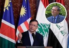 El presidente de Colombia, Gustavo Petro. En el círculo, el vitoriano Joseba Grajales.