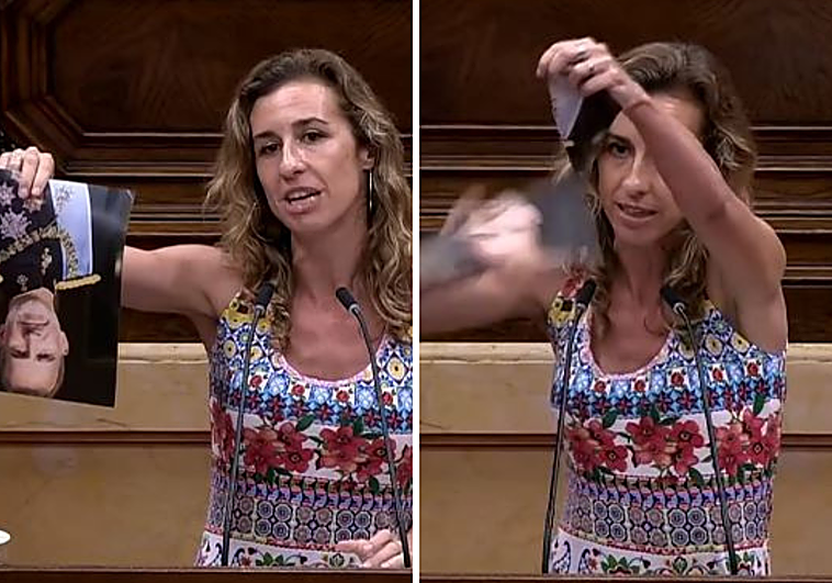 Una diputada de la CUP rompe una foto del rey Felipe VI en el Parlament