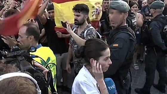 Insultan, persiguen y agreden a Esther Yáñez, periodista de RTVE, en Torre Pacheco
