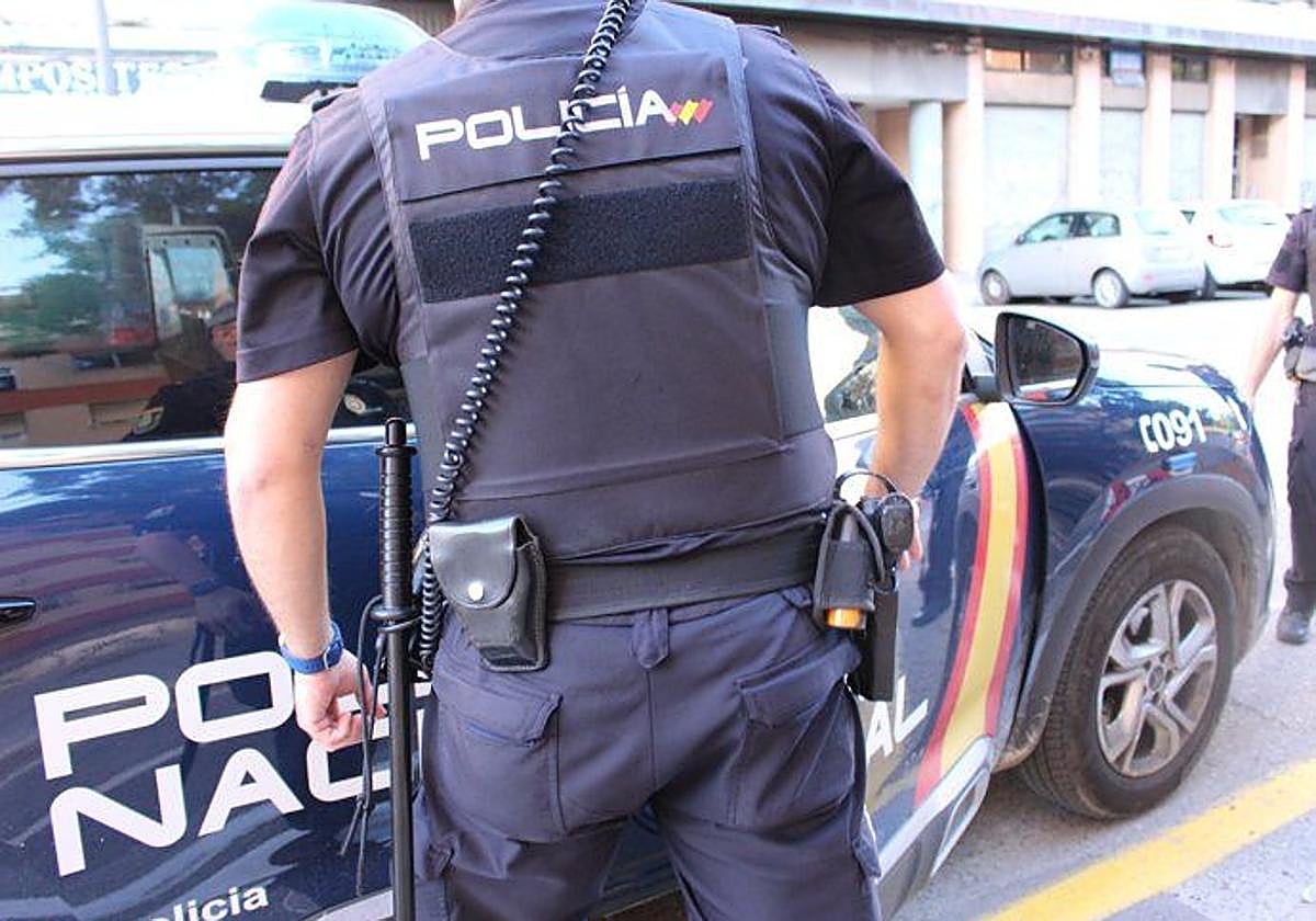 Un policía salva la vida a un hombre que se atragantó en un restaurante: «Le di 5 o 6 golpes y escupió el trozo de chuletón»