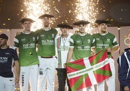 Integrantes de la selección vasca de cesta punta, campeona de la Liga de Naciones celebrada en Gernika.