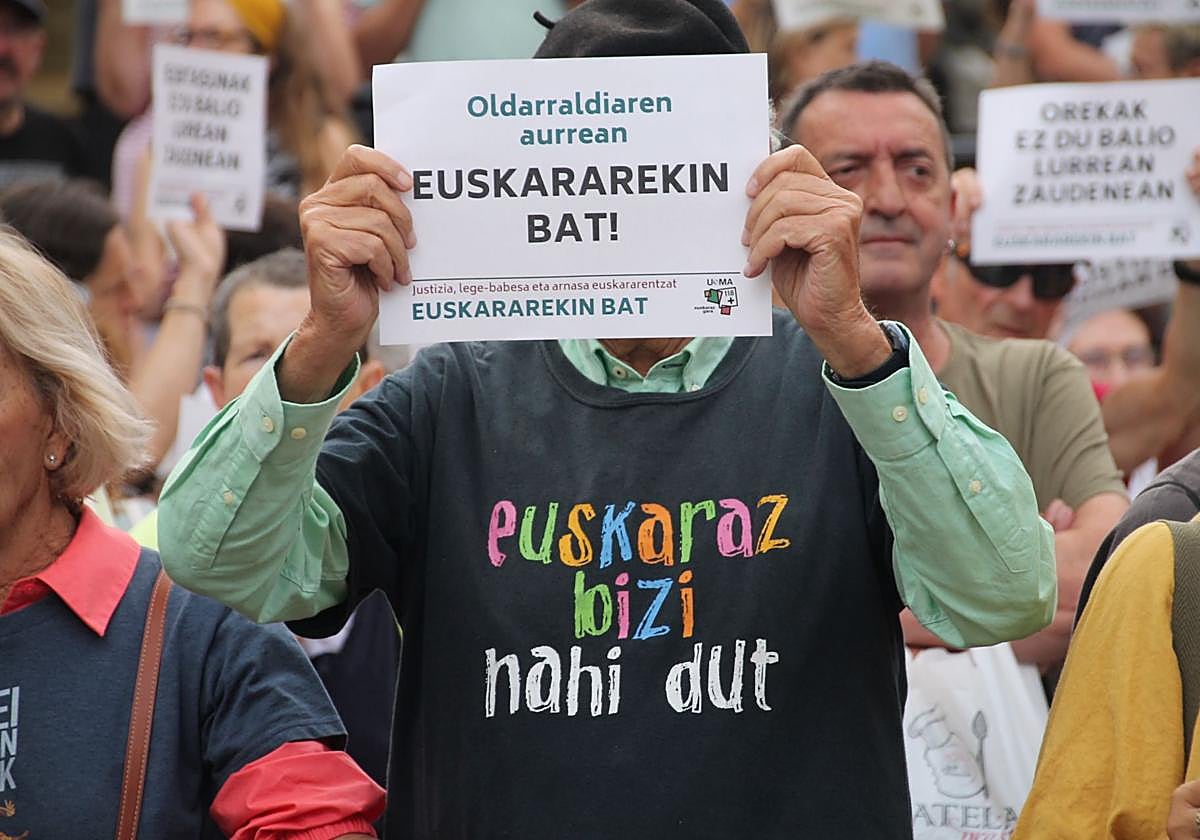 Concentración celebrada ayer a favor del euskera.