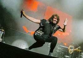Mikel Izal durante su actuación en el festival castreño.
