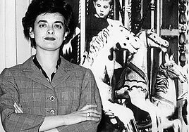 Josefina Aldecoa, fotografiada en la década de los 60 en su despacho del Colegio Estilo.