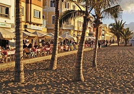 La factura de lo pagado en un chiringuito en Málaga.