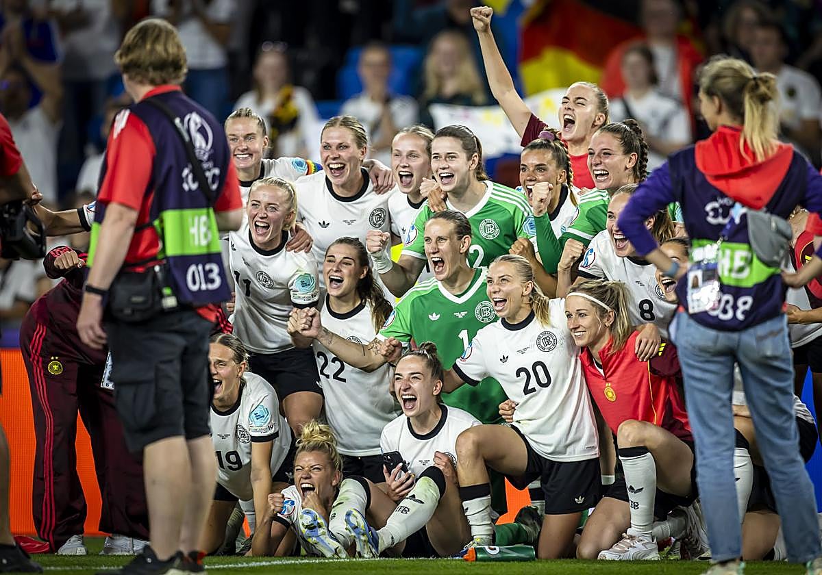 La selección alemana celebra su victoria ante Francia.