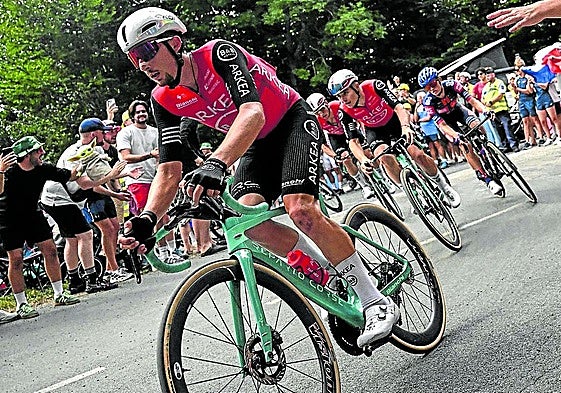 Vauquelin encabeza un grupo de corredores en la etapa que concluyó en Carcasona