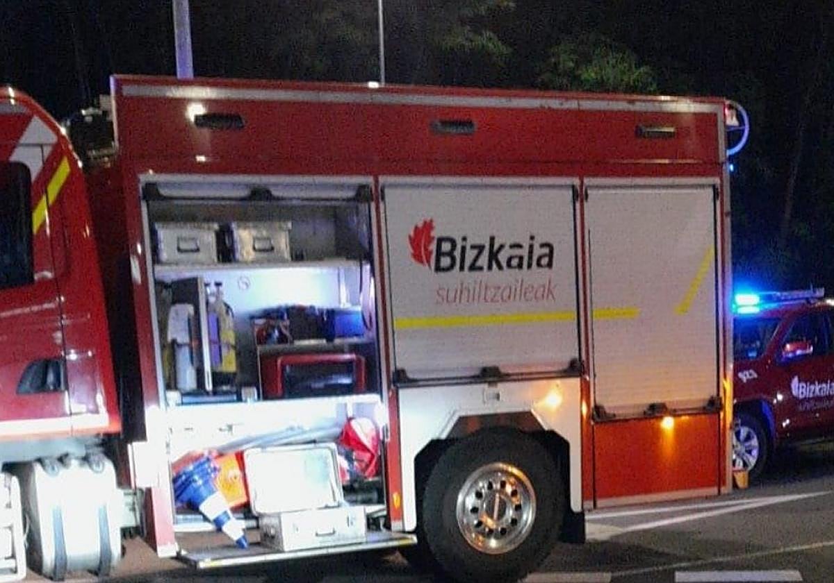 Muere una motorista de 57 años tras colisionar con un autobús en Loiu