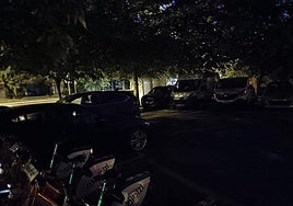 La zona cerca de la rotonda de Salsidu, donde se ubica un parking y una estación de de Bizkaibizi, carece de alumbrado público.