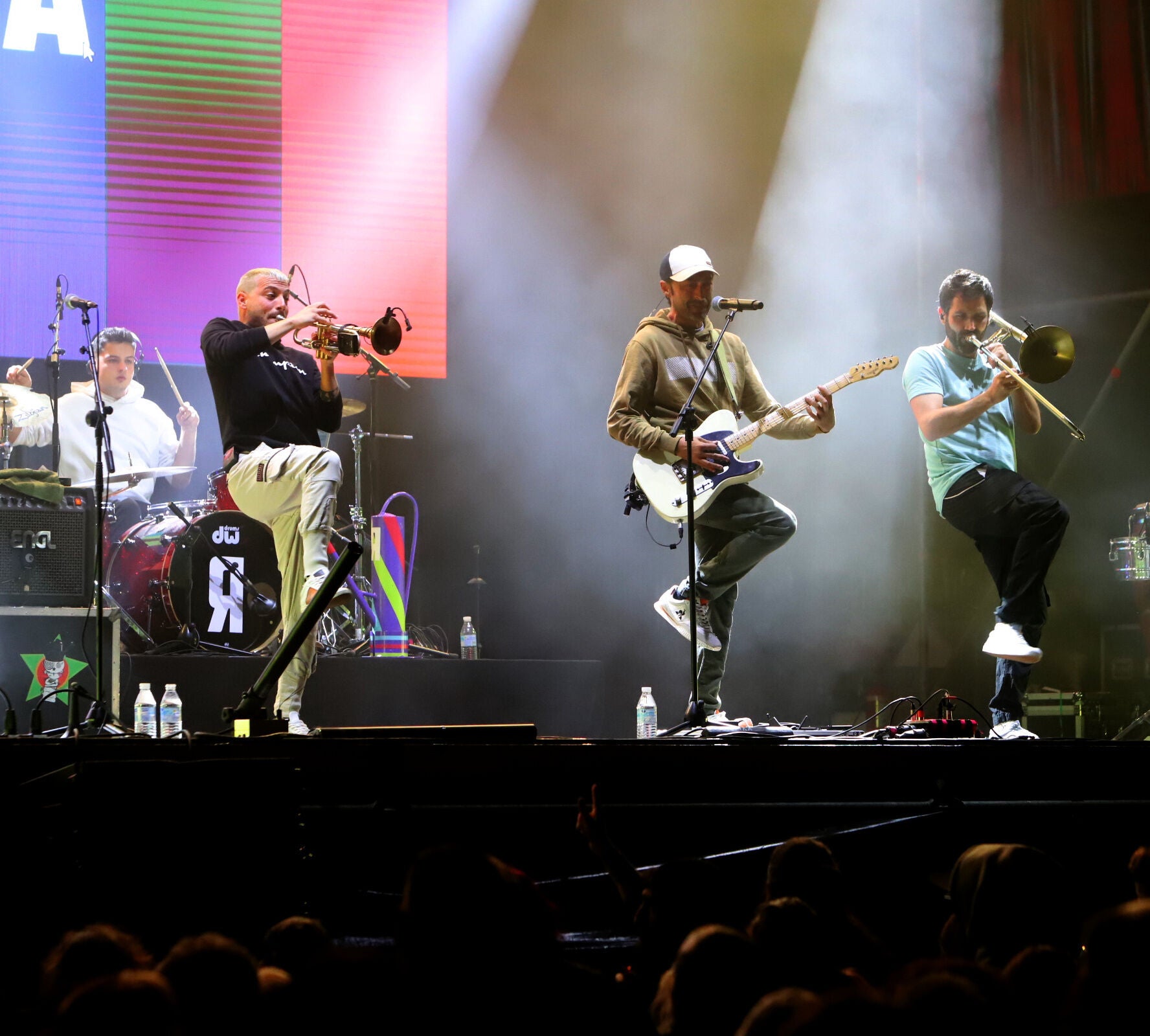 Unen su nombre al de otros grupos y artistas.