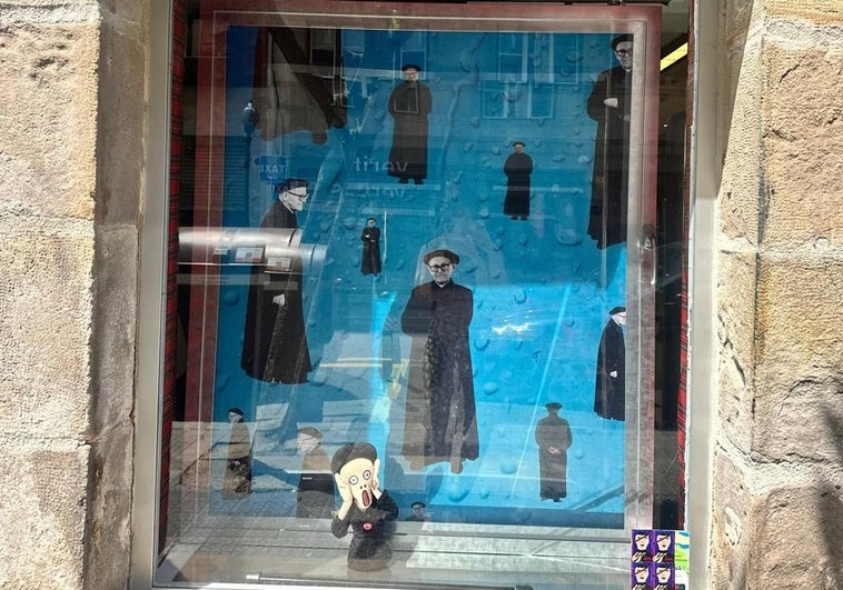 El escaparate más surrealista de Bilbao está en una peluquería