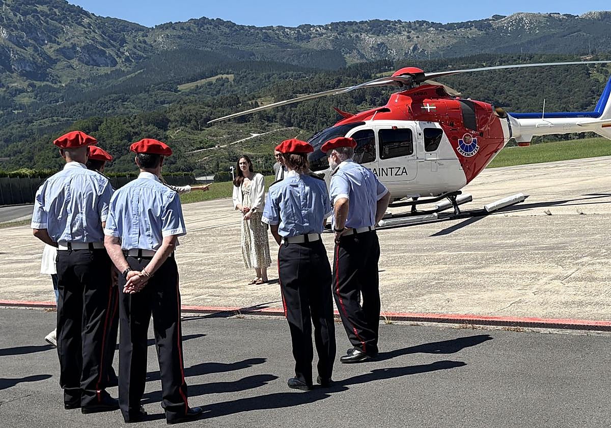 La Ertzaintza renueva su flota de helicópteros con la llegada de un segundo aparato