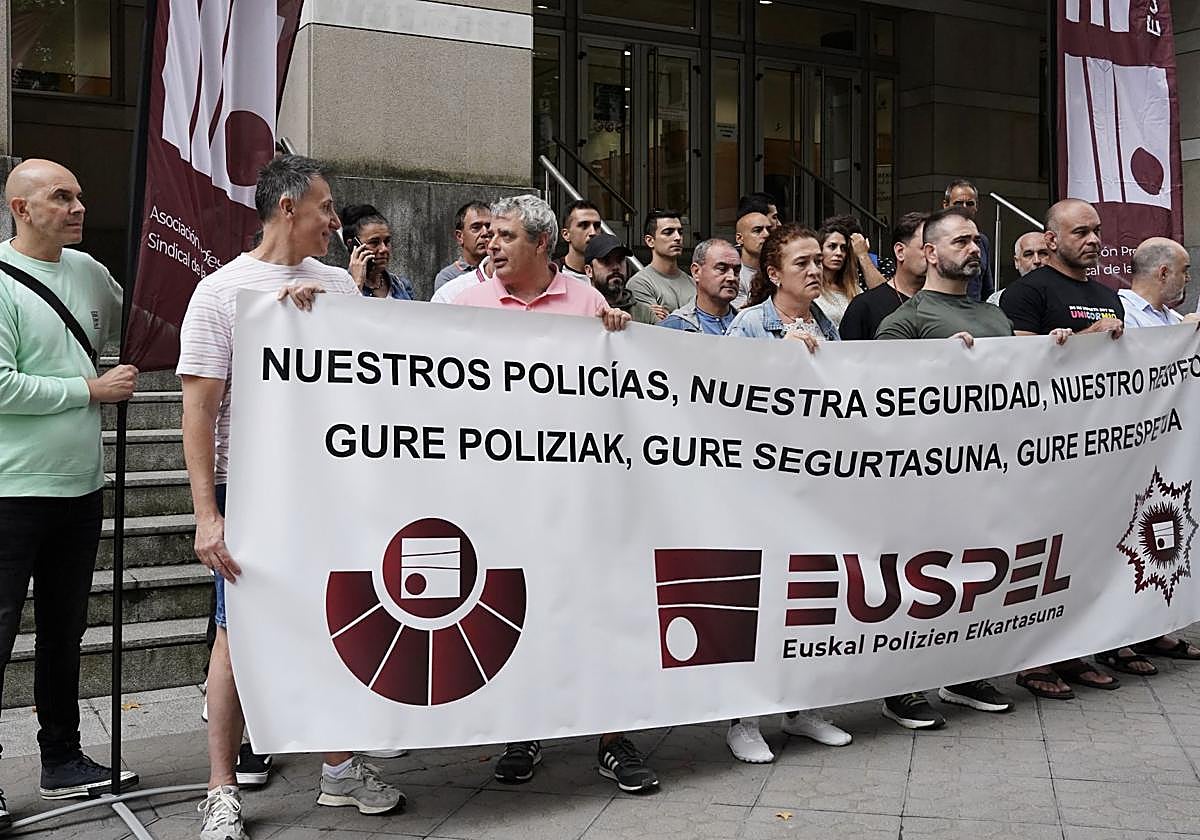 Imagen de la concentración frente al Tribunal Superior de Justicia.