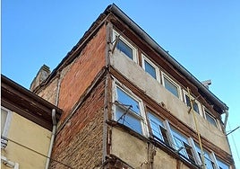 El edificio está que se cae.