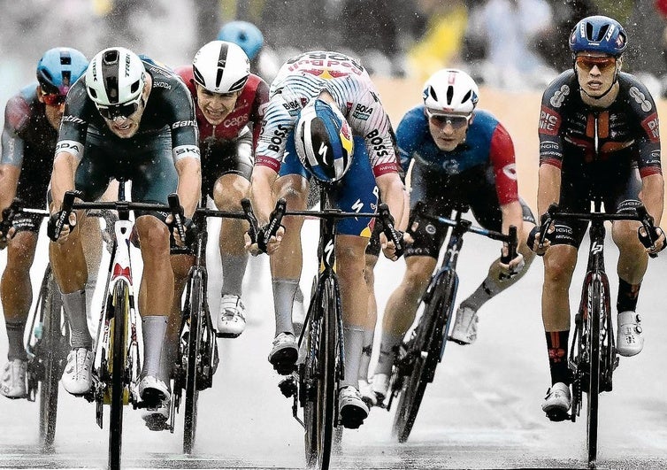 Milan gana en un día peligroso en el Tour