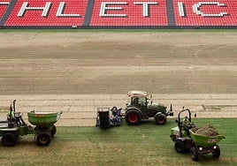 Comienzan las obras de sustitución del césped de San Mamés