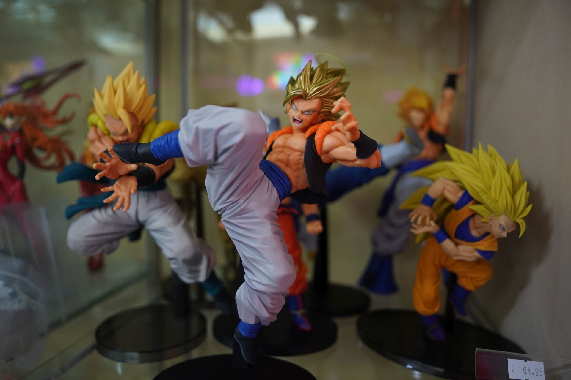 La nueva tienda friki de Ziortza en Santutxu, un paraíso para los amantes de la cultura japonesa