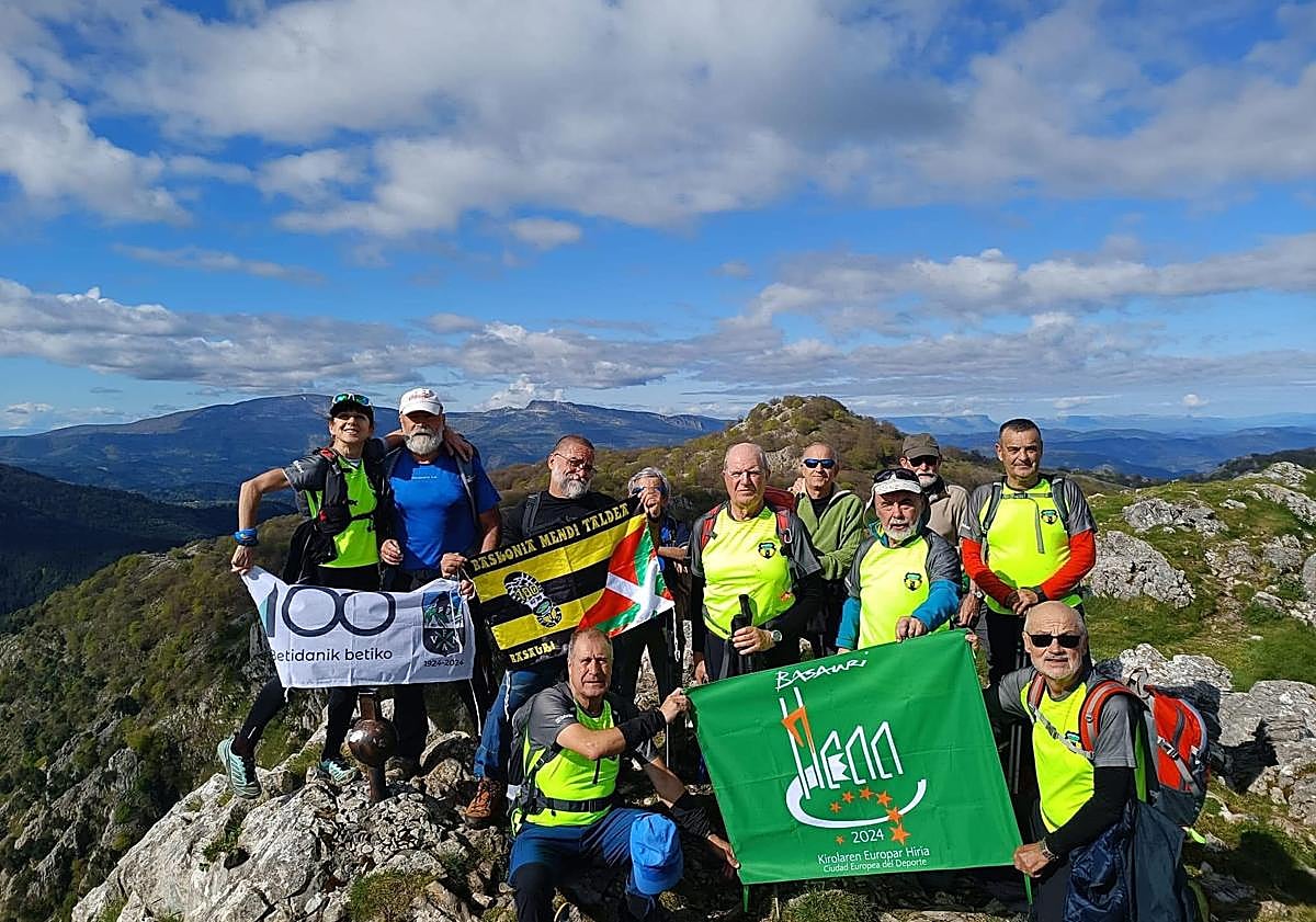 Imagen principal - «Ser de Basauri y del Baskonia Mendi Taldea van unidos»