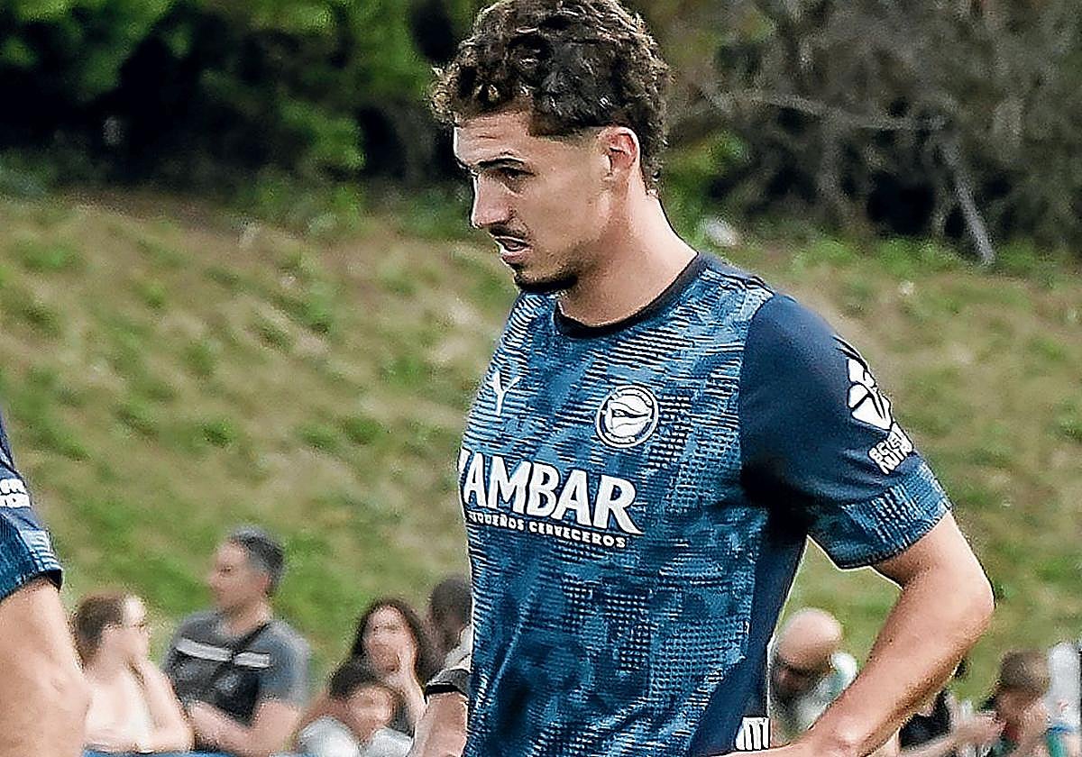 Joaquín Panichelli, a un paso del Estrasburgo, se entrenó el pasado jueves en Ibaia . Blanca Castillo