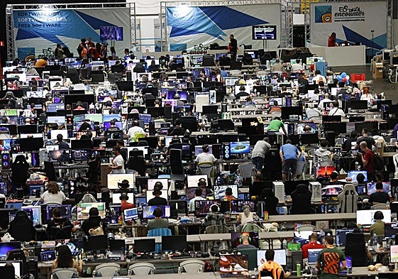 La Euskal Encounter reúne a miles de fanáticos de la tecnología de todo el país.