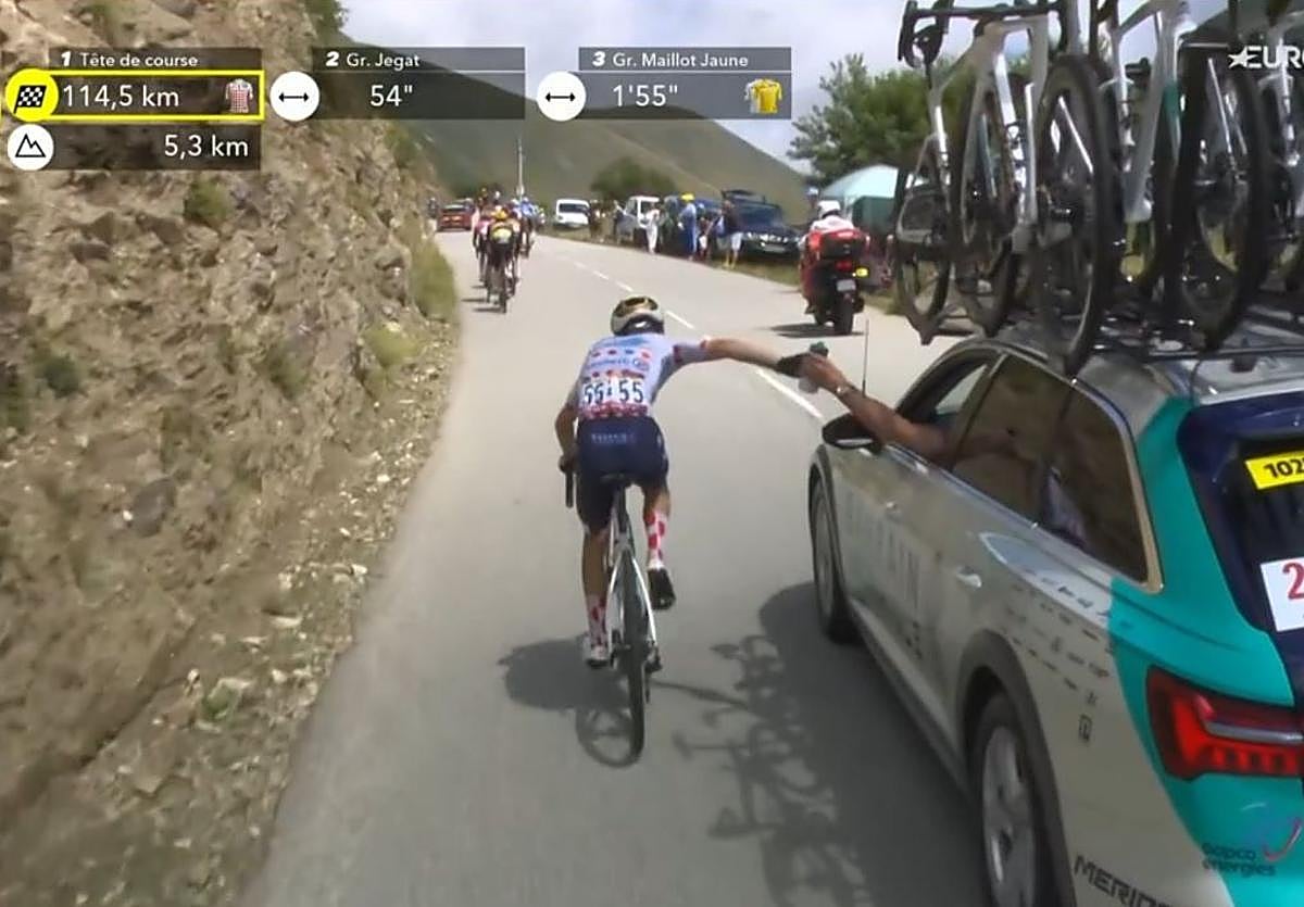 Lenny Martínez, sancionado en el Tour de Francia por agarrarse demasiado tiempo a una botella