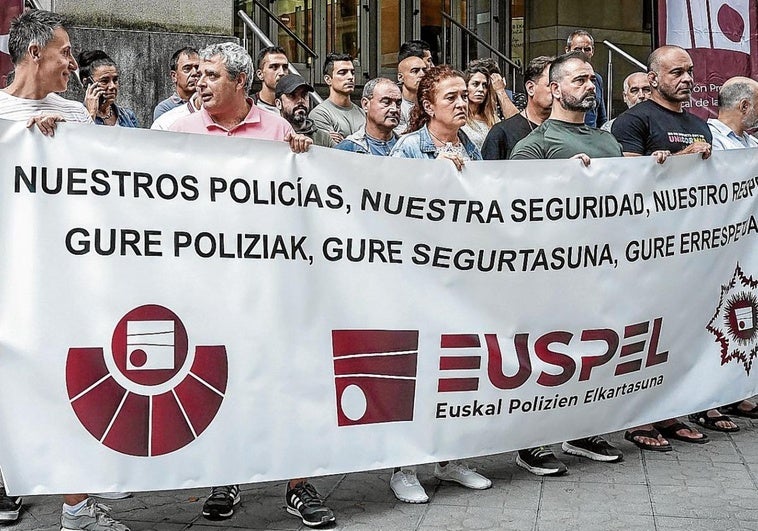 El Gobierno vasco alerta de «movimientos» que persiguen deslegitimar a la Ertzaintza