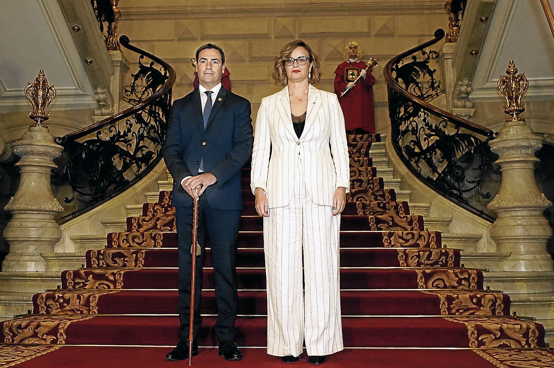 El lehendakari, Imanol Pradales, y la diputada general, Elixabete Etxanobe, en su llegada a la recepción foral de San Ignacio.