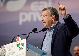 El presidente del EBB del PNV, Aitor Esteban, en un acto político.