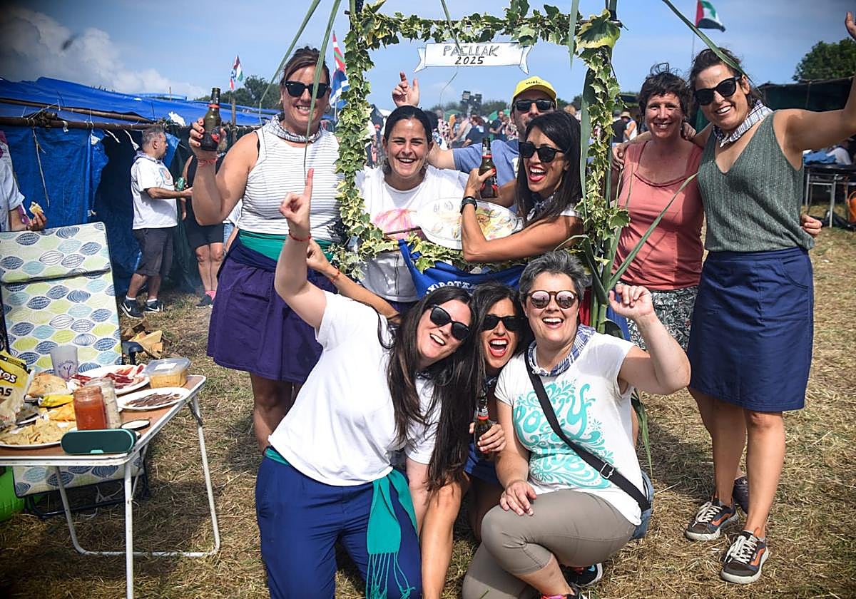 La imágenes del ambiente festivo en Aixerrota