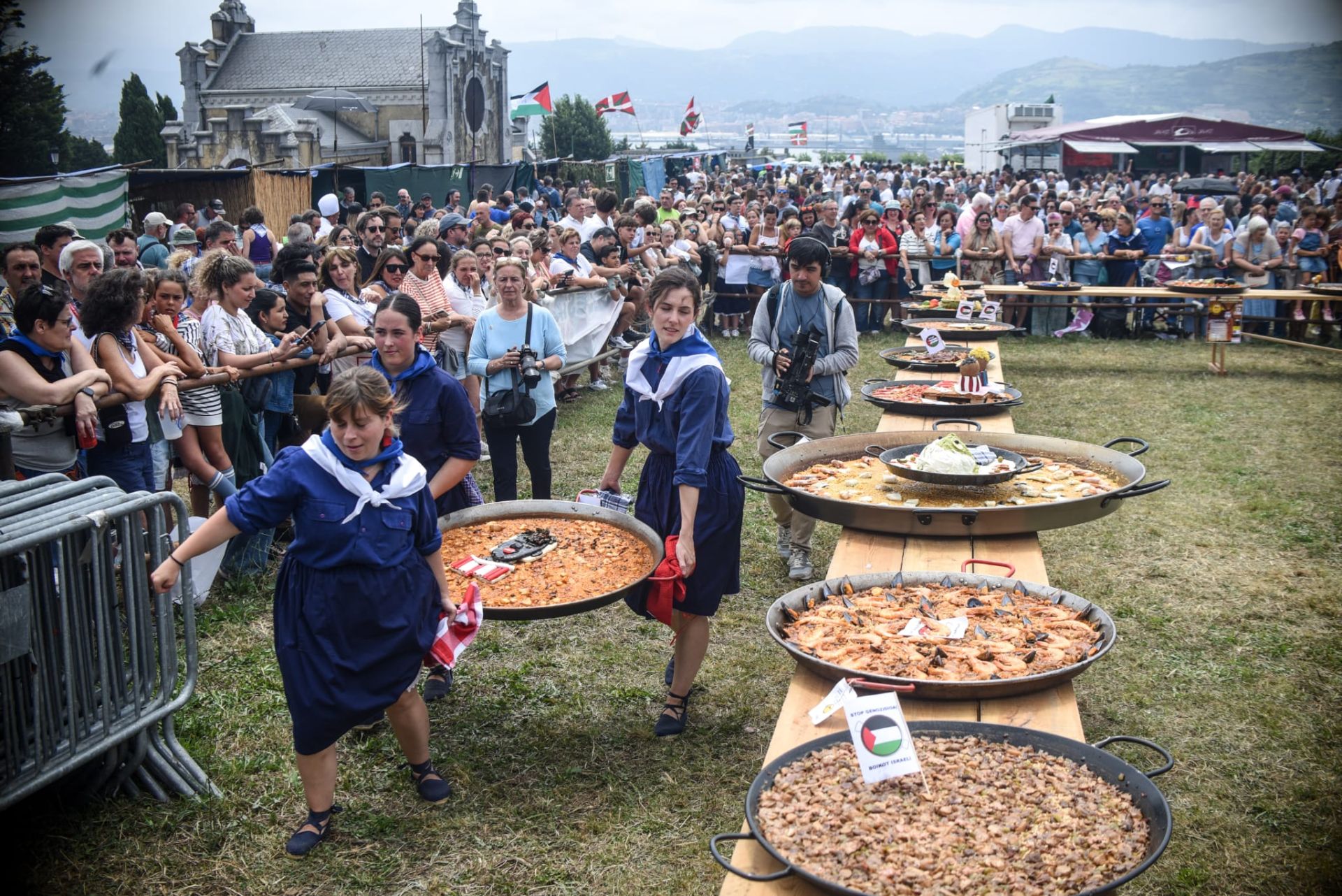 La imágenes del ambiente festivo en Aixerrota
